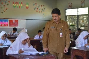 Kadispendik Jember Tinjau Pelaksanaan USBN SMP