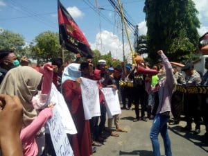 Mahasiswa Gagal Temui Bupati