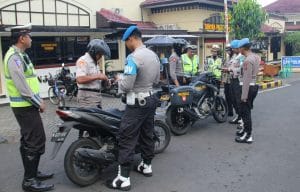 Polres Malang Razia Surat  Kelengkapan Berkendara Anggota