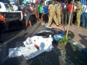 Tergilas Truck Box Guru SD Asal Desa Seletreng Situbondo