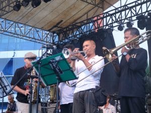 Bayar Zakat Gratis, Tiket Nonton Konser