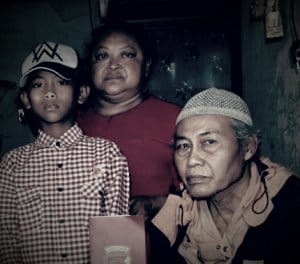 Bocah Penjual Rempeyek Dari Kota Batu