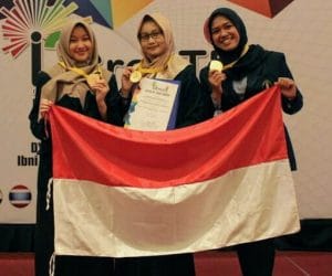 Mahasiswi Kedokteran Unibraw Ukir Prestasi di Negeri Jiran