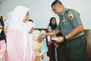 Dandim 0818  Beri Santunan dan Sembako 50 Anak Yatim Piatu 