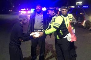 Bagikan Ratusan Nasi Kotak ke Pedagang Asongan dan Kaum Dhuafa