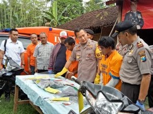 Dua Pelaku Aksi Teror Bakar Mobil di Jember Dibekuk