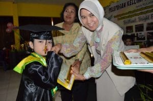 Pelepasan Siswa TK Kartika IV-67 Binaan Persit KCK Cabang XXXII Kodim 0818 