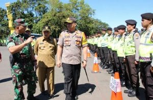 Dandim 0818 Ikut Periksa Pasukan Jelang Pilkades 2019