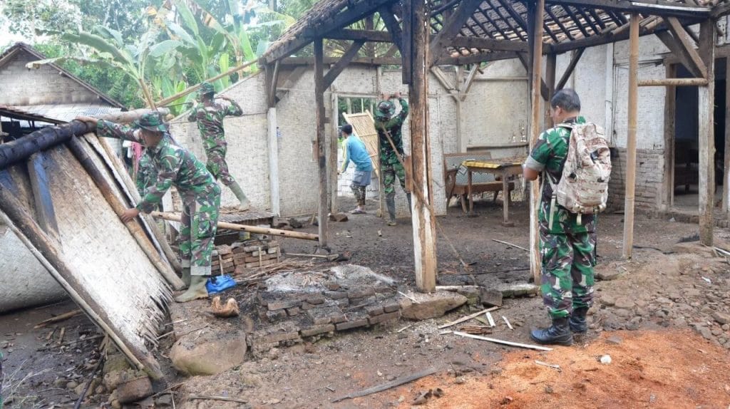 Satgas TMMD ke 105 Bangun Rumah Buruh Tani Menjadi Layak Huni