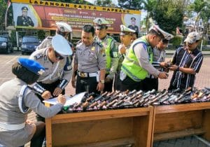 Puluhan Pucuk Senpi Anggota Polantas Polres Malang Diperiksa