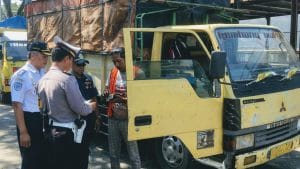 Satlantas Polres Malang Gelar Razia  Gabungan Temukan  Truk Yang Tidak Layak Beroperasi