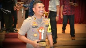 Bamag LKKI Kota Batu Anugrahkan  AKBP Buher Sebagai Kapolres Peduli Lingkungan
