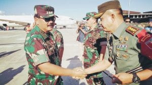 Danrem 083/BDJ Sambut Panglima TNI di Bandara Blimbing Sari Banyuwangi