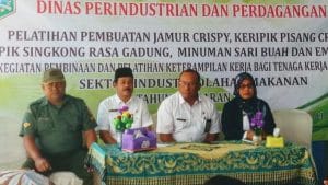 Babinsa Koramil 0818/12 Bantur Ikut  Pelatihan dan Pembekalan UKM Bersama Warga  Desa Rejosari