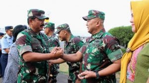 Dandim 0818 Sambut  Panglima TNI Dalam Peresmian Monumen Pesawat MIG 17 Fresco