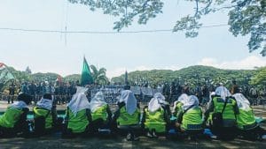 Lantunan Ayat Asmaul Husna Jadikan Suasana Demo Penuh Damai