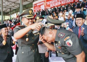 Dandim 0818 Dapat Siraman Air Ultah Dari Danrem 083/BDJ