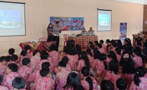 Perwira Lantas Polres Batu  Sosialisasikan  Ops Zebra Semeru 2019 Dikalangan Pelajar