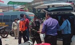 Samsat Kota Batu Salurkan Bantuan Sembako Kepala  Korban Angin Kencang