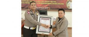 Kasat Lantas Polres Malang Terima Piagam Penghargaan Promoter Reward Dari Lemkapi