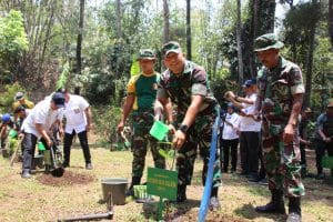 Dandim 0818 Ikut Tanam Pohon Bersama Pangdivif 2 Kostrad