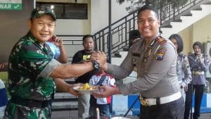 Puluhan Prajurit TNI Datangi Satpas SIM Singosari Polres Malang