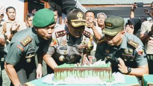 Kapolres Malang Kota Tiup Lilin HUT TNI  ke 74 Bersama Danrem 083/BDJ