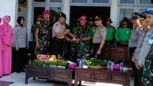 Kapolsek Bantur Gelar Potong Tumpeng di Puslatpur Marinir Purboyo