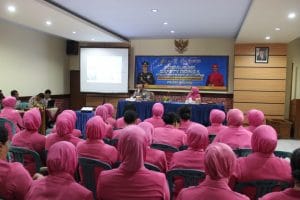 Bhayangkari Polres Malang Dibekali Safety Riding dan Etika Berlalu lintas