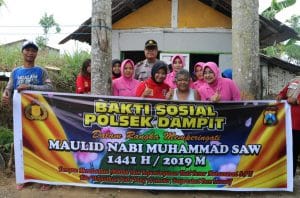 Polsek Dampit  Bagikan Sembako dan Pemeriksaan Kesehatan Kepada Kaum Dhuafa
