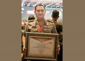 Luar Biasa,Polres Malang Sandingkan Dua Piagam Penghargaan Berpredikat WBK dan WBBM