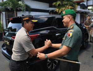 Silaturahmi Dua Pria Asal Sumatera di Makorem 083/BDJ