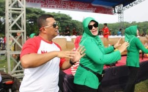 Dandim 0818 Bersama Ketua Persit Ikut Senam Bersama Ribuan Komponen Bangsa