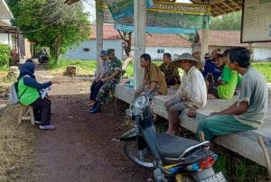 Babinsa Koramil  07 Pakisaji Berikan Penyuluhan Petani Pajele