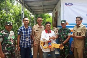 Kasdim 0818 Serahkan Kunci Rumah Warga Kurang Mampu