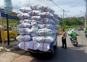 Polantas  Polresta Malang Kota Tindak Tegas Truk Bermuatan Ambang Batas