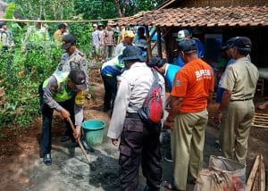 Polres Malang Bedah Rumah Buruh Tani Warga Dusun Mulyosari