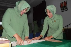 Persit Kodim 0818 Dapat Pelatihan Pembuatan Hantaran