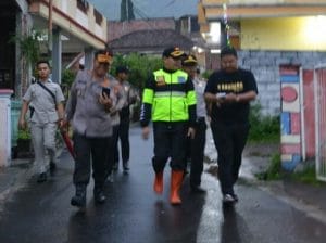 Kapolres Batu Pimpin Evakuasi Pasca Banjir dan Tanah Longsor