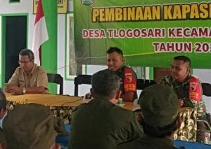 Koramil 0818/30 Berikan Pembinaan Anggota Linmas se Desa Tlogosari