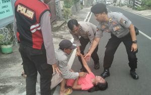 Polisi Polres Batu Selamatkan Jiwa Wanita Pengidap Epilepsi