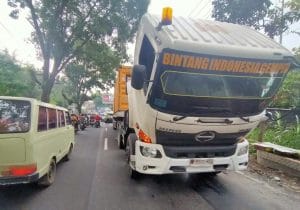 Satlantas Polres Batu Amankan Truk Kontainer Over Kapasitas
