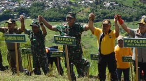 Kodim 0818 Gelar Penanaman Rumput Vetiver Dikawasan Paralayang Gunung Banyak Kota Batu