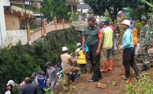 Koramil 0818/33 Bumiaji Benahi Plengsengan Bersama 3 Pilar