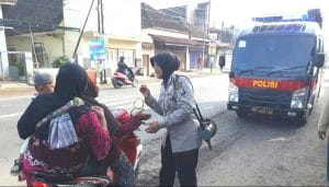Sat Binmas Polres Malang Sosialisasikan Keselamatan Berkendara pada Kaum Ibu