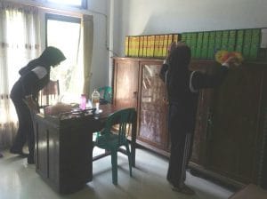 Kodim 0818 Laksanakan Penyemprotan Disinfektan dan Pembersihan Ruang Kerja