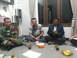Babinsa Koramil 0818/05 Kepanjen Mediasi Masalah Kandang Babi dengan Warga