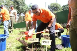 Dandim 0818 Tanam Pohon Kunyit Putih Bersama Pangdivif 2 Kostrad