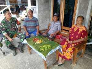Babinsa Koramil 0818/ 32 Wonosari Datangi Warga Sambil Bertukar Pikiran
