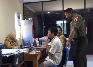 Babinsa Koramil 0818/29 Dau Anjangsana Kelapisan Masyarakat